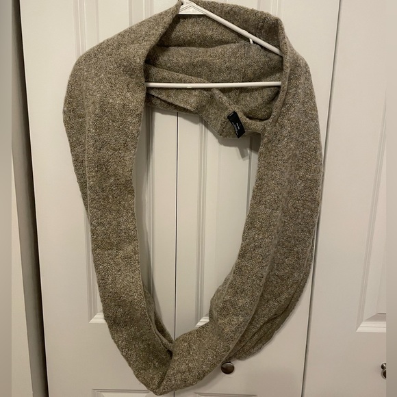 Scarf - Picture 1 of 2